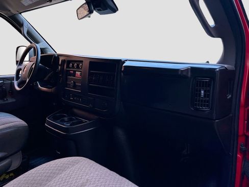 Used 2024 Chevrolet Express 2500 RWD image 24