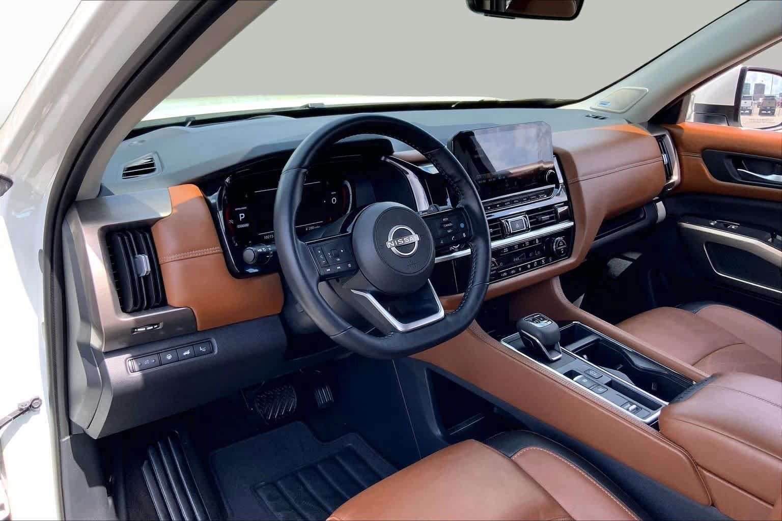Used 2024 Nissan Pathfinder Platinum FWD image 17
