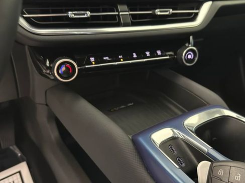 Certified 2025 Chevrolet Equinox EV LT w/ Convenience Package image 22