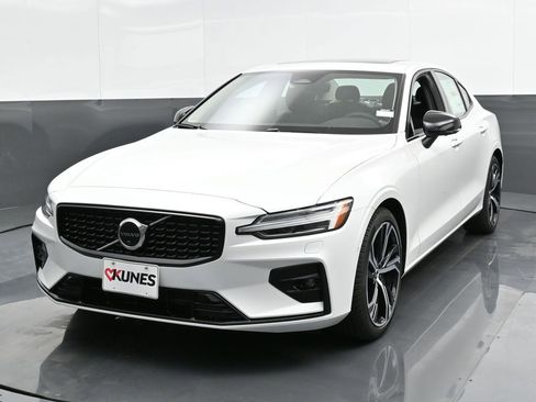 New 2025 Volvo S60 B5 Plus w/ Climate Package image 6