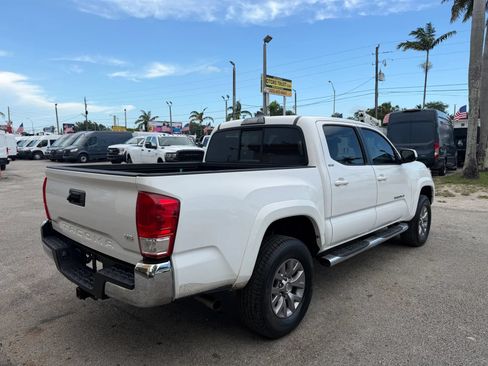 Used 2017 Toyota Tacoma SR5 w/ Tow Package RWD image 7