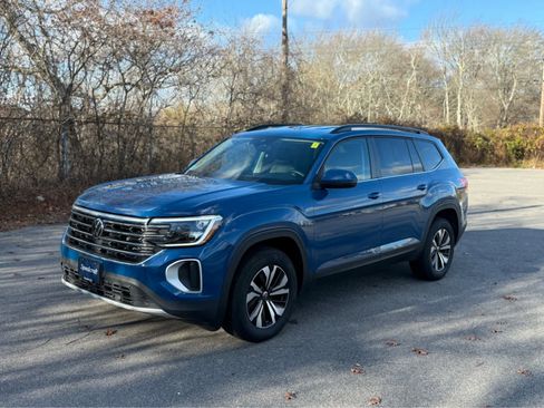 Used 2025 Volkswagen Atlas SE image 3