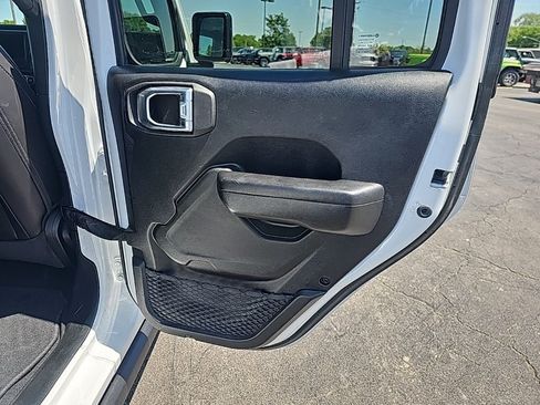 Used 2021 Jeep Gladiator Sport image 19