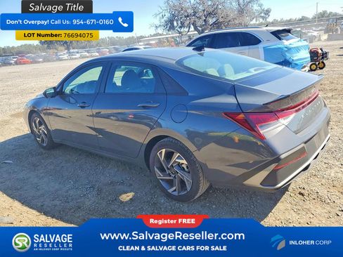 Used 2025 Hyundai Elantra Sport image 3