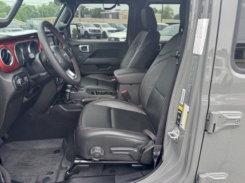 Used 2023 Jeep Gladiator Rubicon w/ Cold Weather Group AWD/4WD image 7