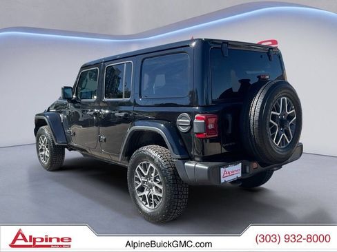Used 2025 Jeep Wrangler Unlimited Sahara AWD/4WD image 3