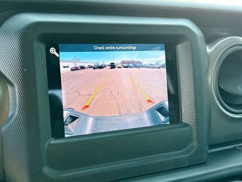 Used 2021 Jeep Gladiator Willys image 12