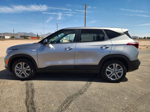 Used 2021 Kia Seltos LX AWD/4WD image 7