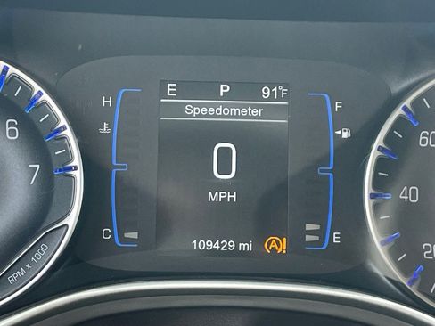 Used 2017 Chrysler Pacifica LX image 12
