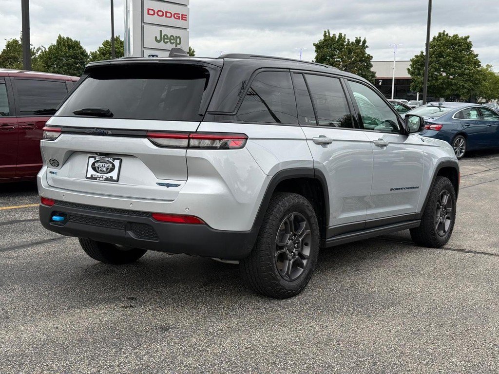 Used 2024 Jeep Grand Cherokee Trailhawk w/ Advanced Protech Group II AWD/4WD image 3