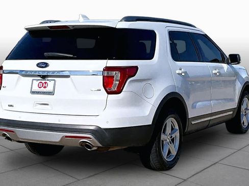 Used 2016 Ford Explorer XLT w/ Equipment Group 201A AWD/4WD image 13