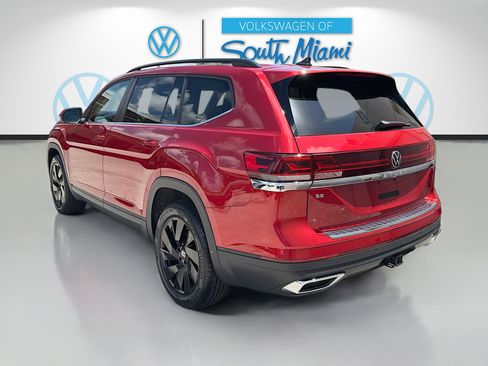 Used 2024 Volkswagen Atlas SE w/ Panoramic Sunroof Package FWD image 5