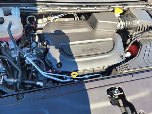 Certified 2024 Chrysler Pacifica Touring-L image 19