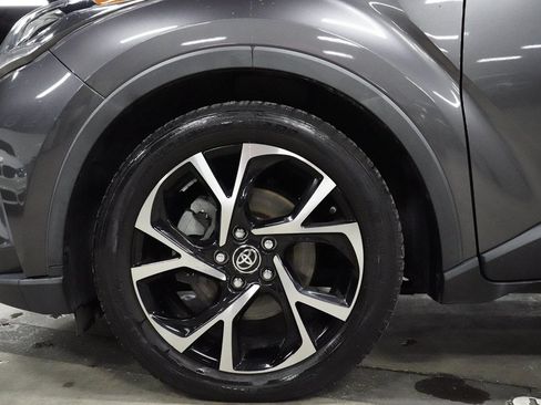 Used 2021 Toyota C-HR XLE FWD image 29