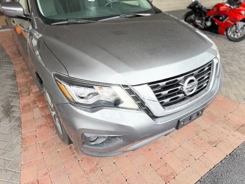 Used 2020 Nissan Pathfinder SV image 22