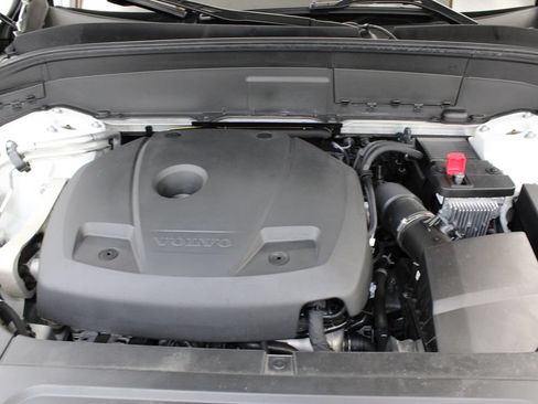 Used 2022 Volvo XC90 T5 Momentum FWD image 36