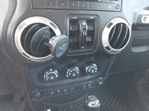 Used 2017 Jeep Wrangler Unlimited Sahara w/ Dual Top Group AWD/4WD image 35