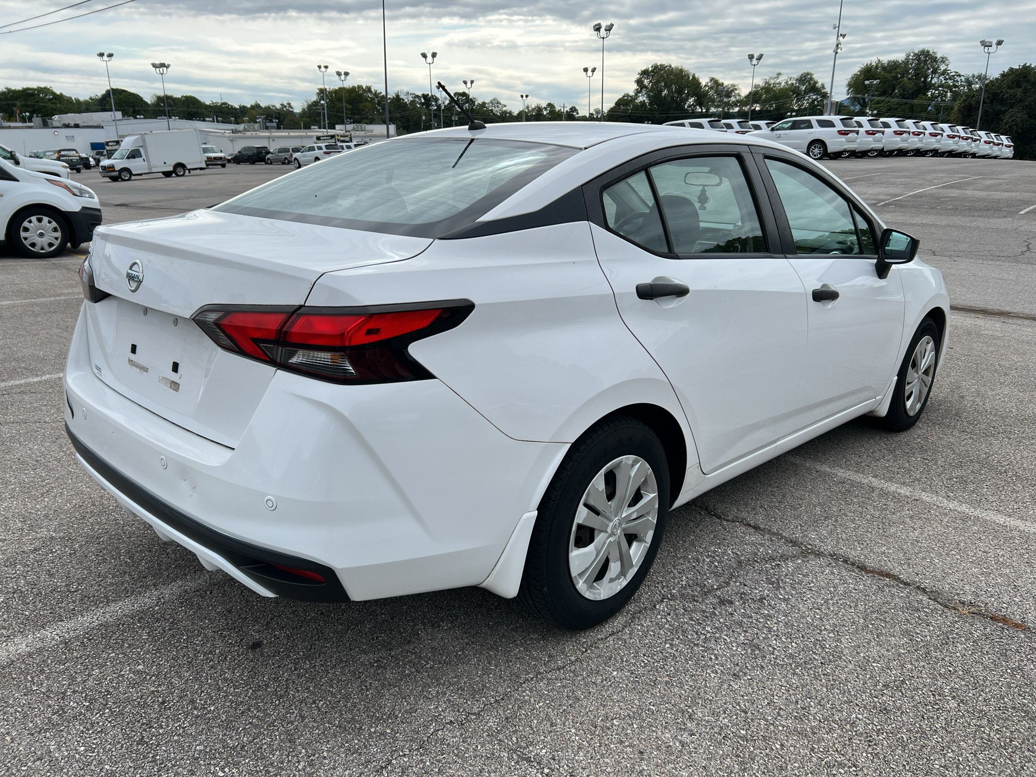 Used 2021 Nissan Versa S FWD image 3