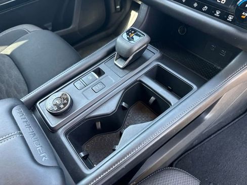 Used 2025 Nissan Pathfinder S AWD/4WD image 18
