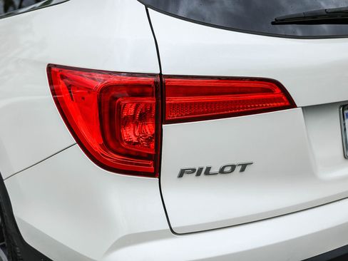 Used 2016 Honda Pilot Elite image 12