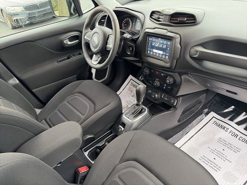 Used 2019 Jeep Renegade Latitude w/ Popular Equipment Group image 39