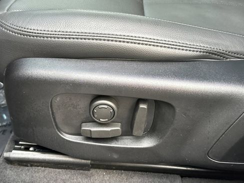 Used 2025 Land Rover Range Rover Velar S image 17