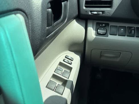 Used 2012 Toyota Highlander FWD image 21