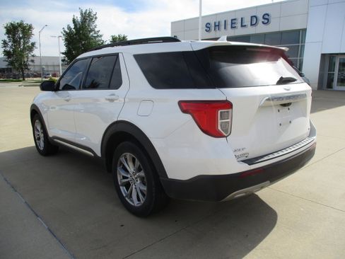 Used 2020 Ford Explorer XLT w/ Equipment Group 202A AWD/4WD image 4