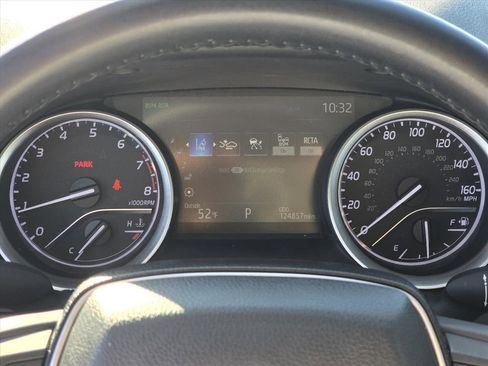 Used 2022 Toyota Camry XLE image 7