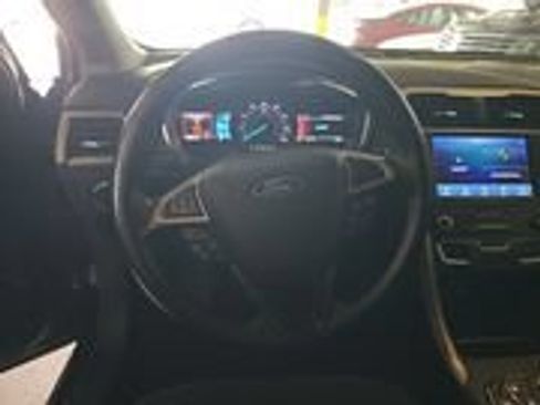 Used 2020 Ford Fusion SE FWD image 11