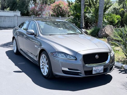 Used 2019 Jaguar XJ R-Sport RWD image 4