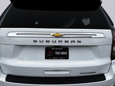 Used 2021 Chevrolet Suburban Premier w/ Premium Package image 18