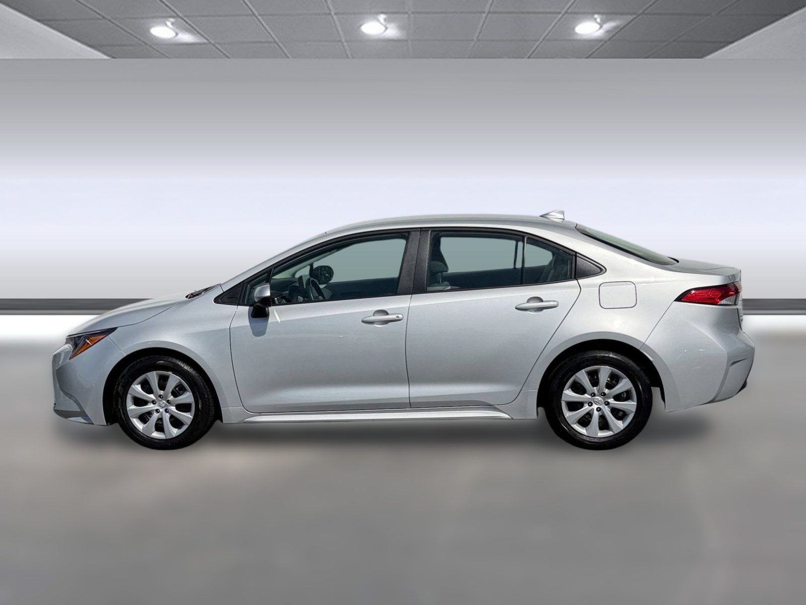 Used 2026 Toyota Corolla LE FWD image 2
