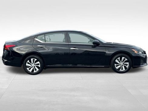 Certified 2025 Nissan Altima 2.5 S image 3