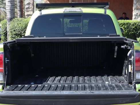 Used 2022 Toyota Tacoma TRD Pro AWD/4WD image 9