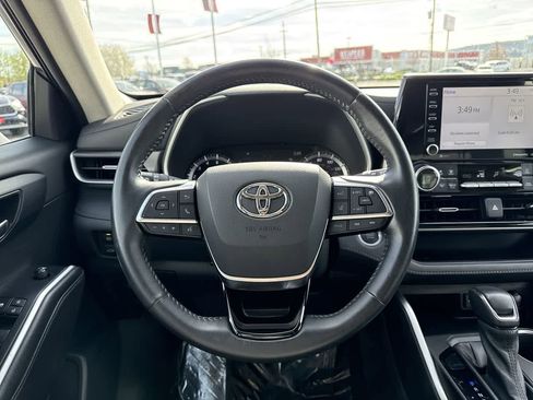 Used 2021 Toyota Highlander XLE image 17