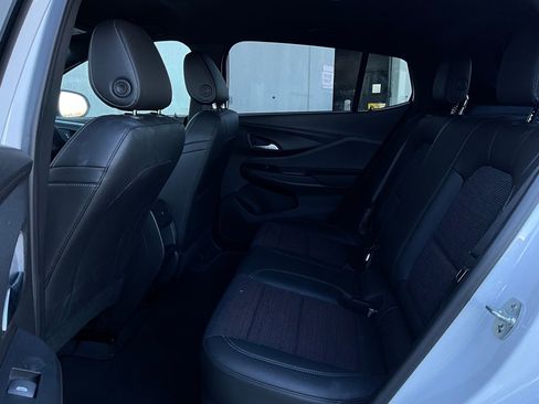 Used 2025 Buick Envista Preferred image 11