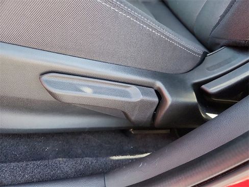 Used 2024 Subaru Crosstrek 2.0i image 15