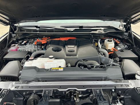 Used 2025 Toyota Sequoia Capstone image 30