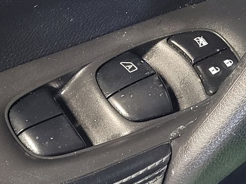 Used 2017 Nissan Rogue Sport SV image 27