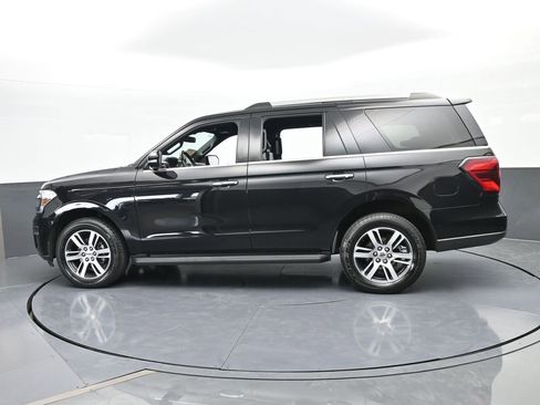 Used 2024 Ford Expedition Limited image 3