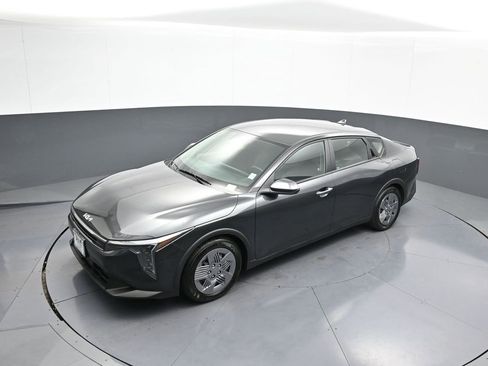 Certified 2025 Kia K4 LX image 33