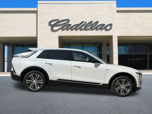 New 2025 Cadillac Lyriq Luxury image 4