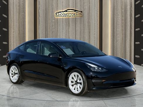 Used 2023 Tesla Model 3 Standard Range image 1