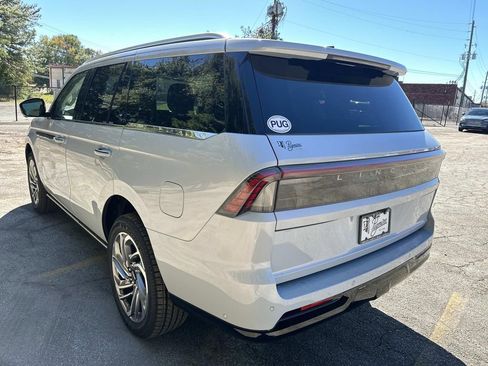 New 2025 Lincoln Navigator Reserve image 5