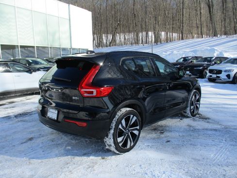 Certified 2023 Volvo XC40 B5 Ultimate w/ Protection Package Premier image 5