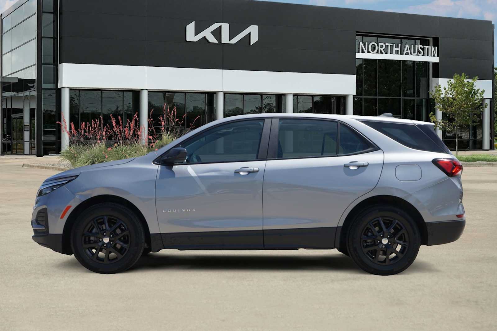 Used 2024 Chevrolet Equinox LS FWD image 3