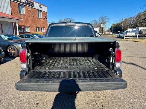 Used 2017 Toyota Tacoma Limited image 28