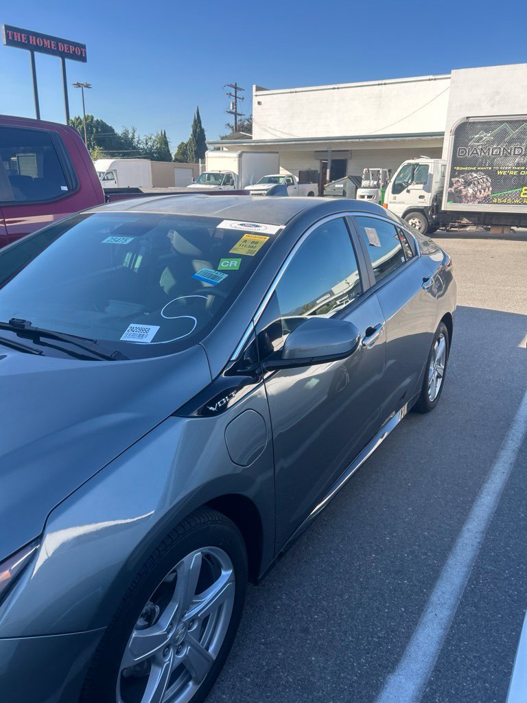 Used 2017 Chevrolet Volt LT FWD image 3