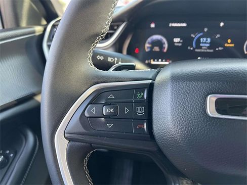 Certified 2023 Jeep Grand Cherokee Laredo image 16